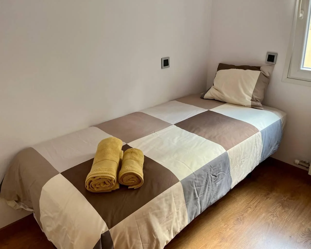 Dormitorio con dos camas