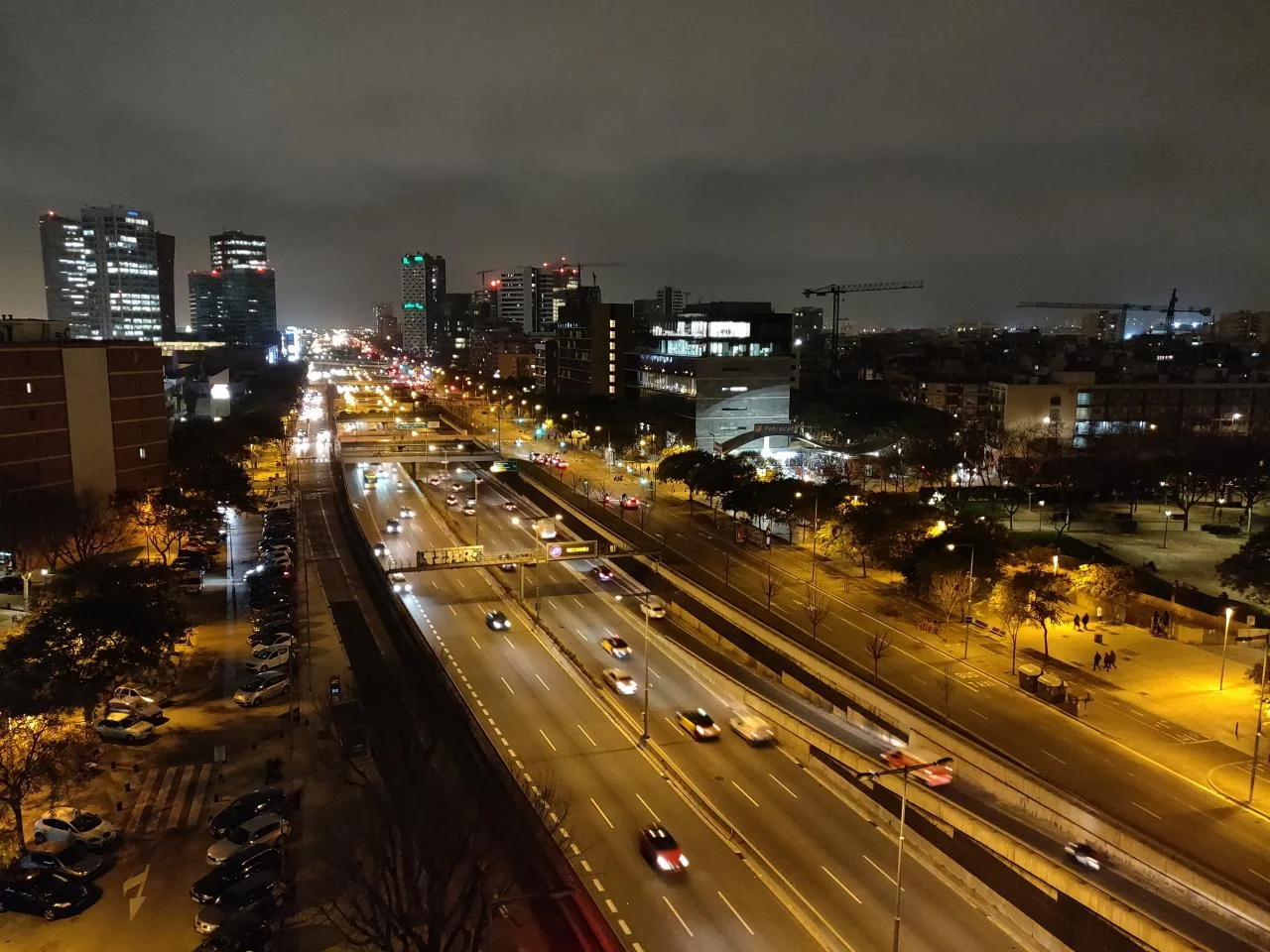La Gran Via de noche desde el apartamento